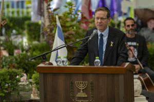 מהדקים יחסים: הרצוג יצא לביקור מדיני באפריקה