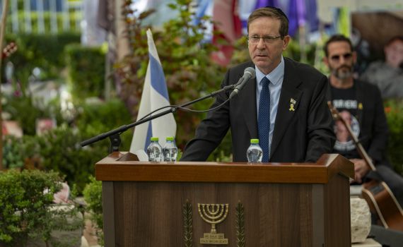 מהדקים יחסים: הרצוג יצא לביקור מדיני באפריקה