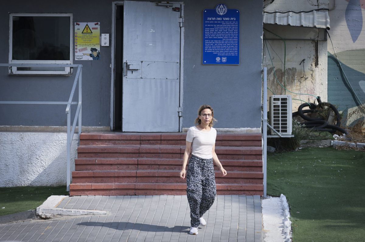 תיעוד ראשון: הפצ"רית שוחררה מכלא נווה תרצה בדרך למעצר בית