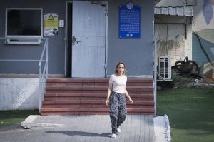תיעוד ראשון: הפצ"רית שוחררה מכלא נווה תרצה בדרך למעצר בית