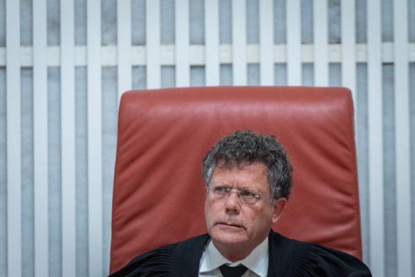 בג"צ מקפיא את מינוי השופט בן חמו לחוקר בפרשת הפצ"רית