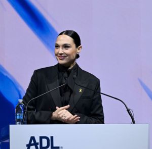 כבוד: גל גדות נבחרה כזוכה ב"פרס נובל היהודי"