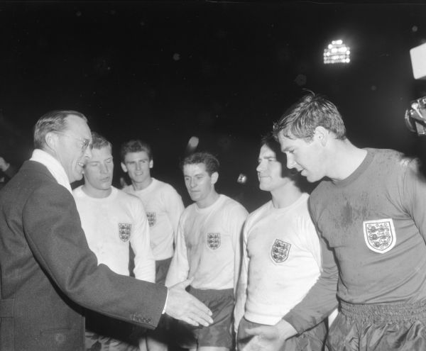 סיפורו של האדם שנכנס פעמיים להיסטוריה מהצד הלא נכון