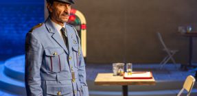 טעות בדרך ולילה בעיירה שכוחת אל: "ביקור התזמורת" על הבמה