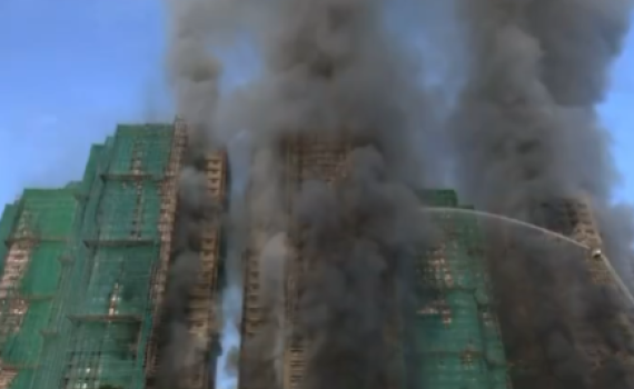 הונג קונג: שריפת ענק בשלושה מגדלים, לפחות 4 הרוגים