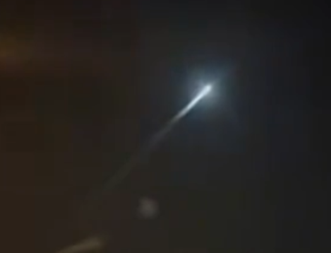 בעולם מדווחים: איראן משגרת גל של טילים בליסטיים