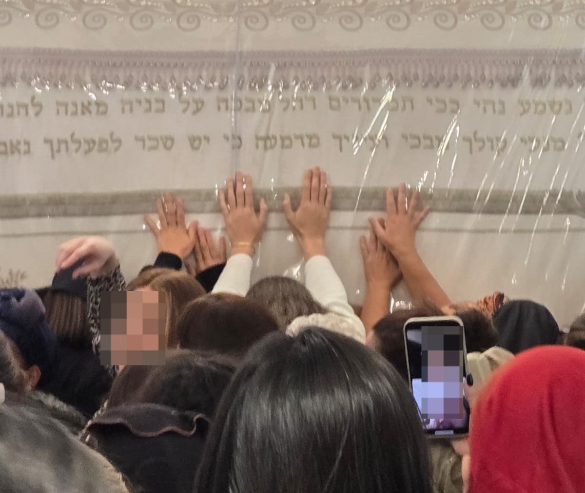 100 נשים שחולצו מקשרים עם מוסלמים הגיעו להילולה בקבר רחל