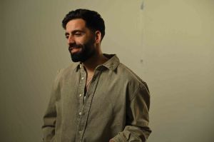 אליעד בשיר אמוני במיוחד מהמקורות: "בכל דור ודור"