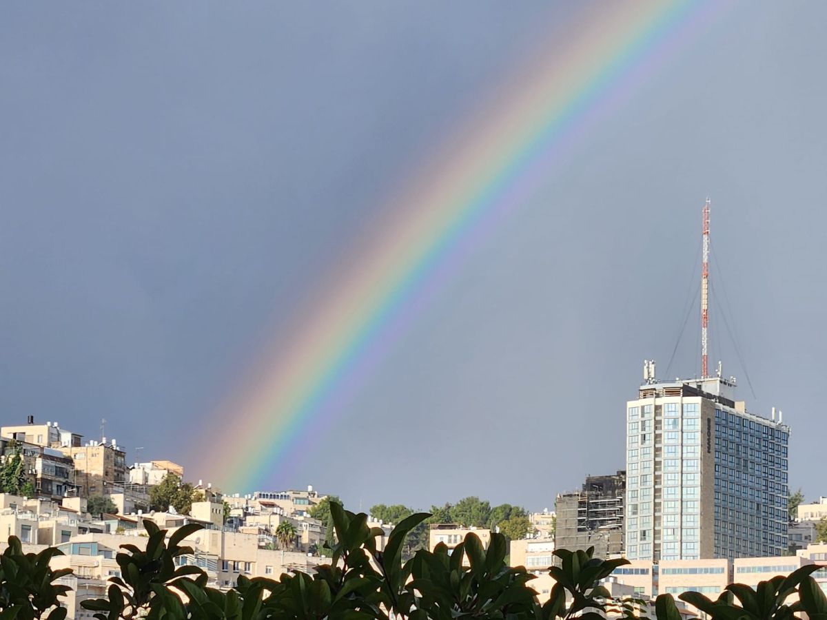 תמונת היום: קשת מרהיבה מעל שכונת בית וגן בירושלים