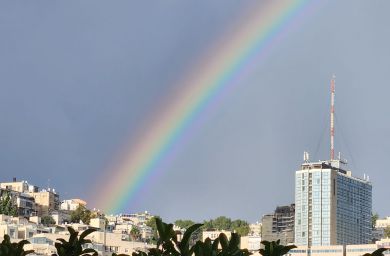 תמונת היום: קשת מרהיבה מעל שכונת בית וגן בירושלים
