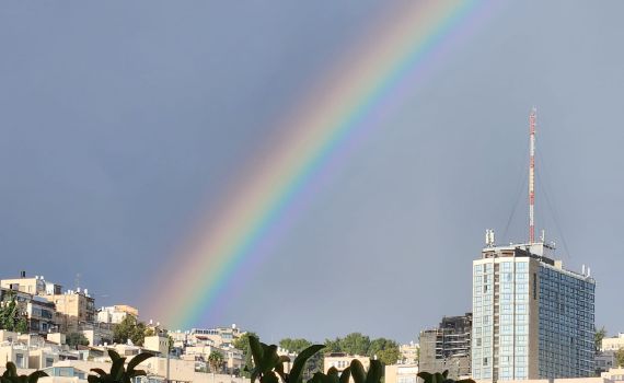 תמונת היום: קשת מרהיבה מעל שכונת בית וגן בירושלים