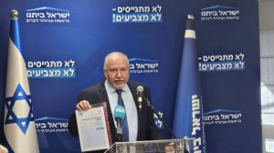 לא רק החרדים: ליברמן מציע לשלול זכות בחירה גם מאסירים