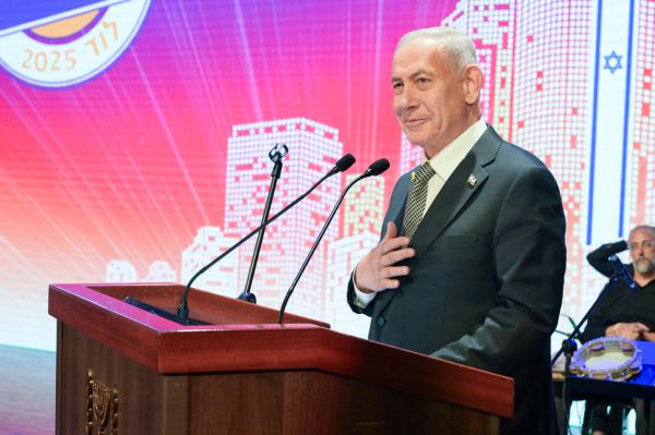 נתניהו חגג עם השרים בלוד והאשים: הפשיעה בגלל הייעוץ המשפטי