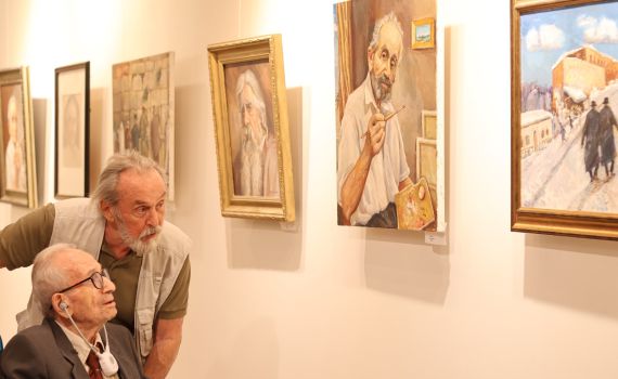 מחדר המתים לתערוכת יחיד: ניצול שואה בן 101 מגשים חלום