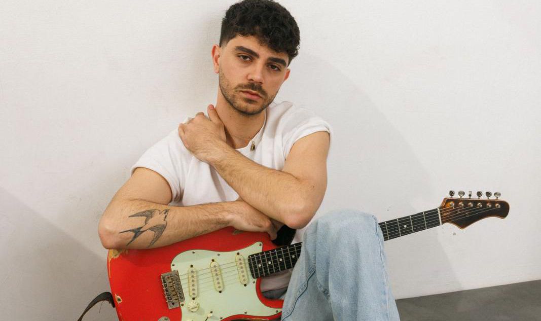 "פיטר פן": יובל גולד חוזר הביתה עם שיר אישי שמוקדש לאמא שלו