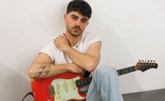 "פיטר פן": יובל גולד חוזר הביתה עם שיר אישי שמוקדש לאמא שלו