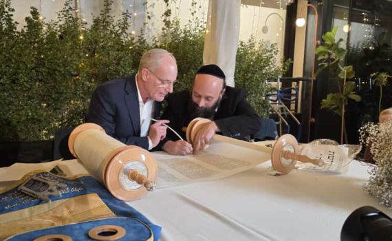 רגעי נצח ודמעות: הוכנס ספר תורה לזכר רס"ן משה לייטר הי"ד