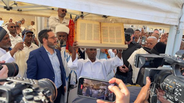 אלפים ציינו את חג הסגד. ח"כ סולומון: יום של כמיהה לירושלים