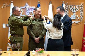 רשמית: איתי אופיר הועלה בדרגות ונכנס לתפקיד הפצ"ר