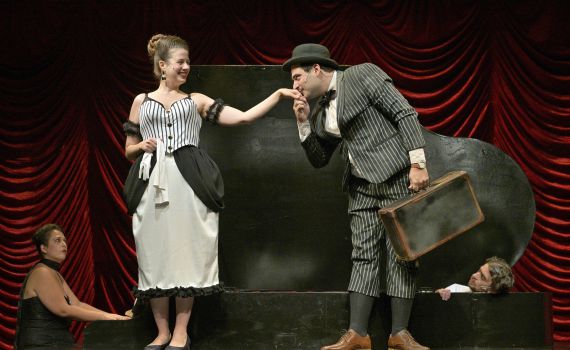 לחיות או להתקיים: "יעקובי ולידנטל" עולה לבמה בעיבוד נועז