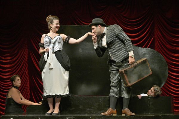 לחיות או להתקיים: "יעקובי ולידנטל" עולה לבמה בעיבוד נועז