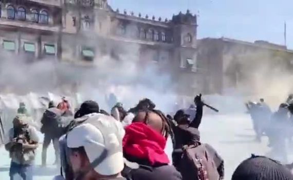 המשטרה במקסיקו: מעל 100 פצועים בפריצה לבית הנשיאה