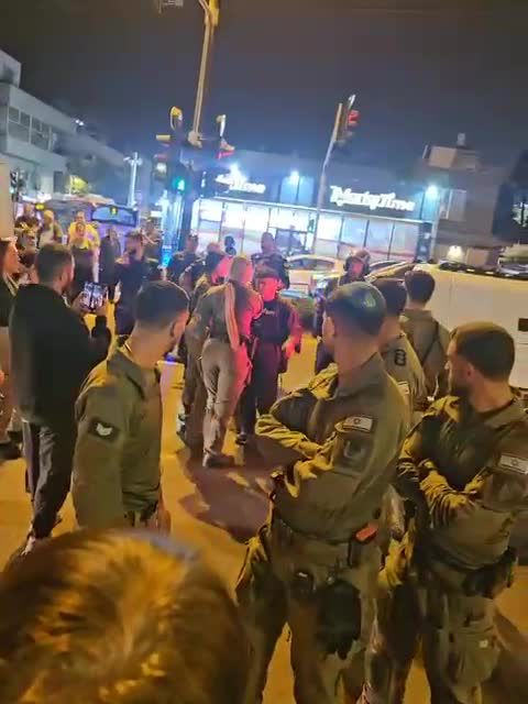 עשרות מפגינים בדרום תל אביב: שפי פז ודורון אברהמי נעצרו