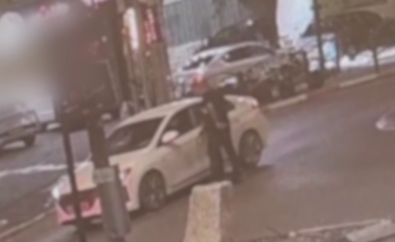 האלימות בכבישים: שני אחים דקרו אדם בגלל שצפר להם. צפו