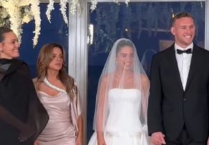 עוד פאדיחה? הרגע המביך בחופה של נועה קירל. צפו