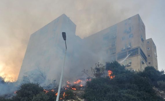 שריפה נרחבת פרצה בחיפה, 9 צוותי כיבוי במקום