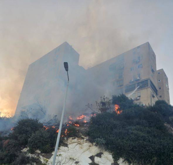 שריפה נרחבת פרצה בחיפה, 9 צוותי כיבוי במקום