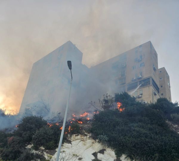 שריפה נרחבת פרצה בחיפה, 9 צוותי כיבוי במקום