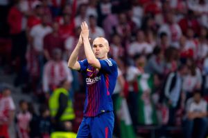 סערה בפרו: אנדרס אינייסטה מואשם בהונאה של מאות אלפי דולרים