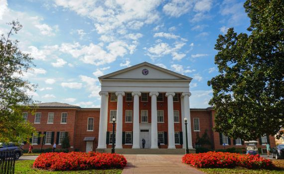 אוקספורד: רוב הסטודנטים חושבים שישראל מסוכנת יותר מהאיראנים