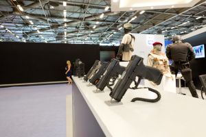 שר החוץ הצרפתי: החברות הישראליות ישתתפו בתערוכה הביטוחנית