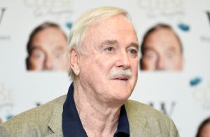 ג'ון קליז טוען: "אארגן מחדש את ההופעות שלי בישראל"