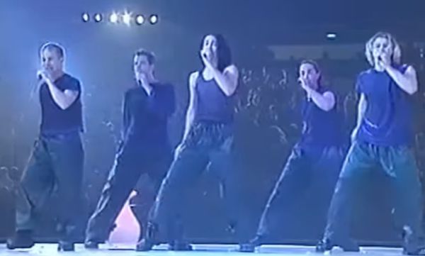 25 שנה אחרי שהתפרקו: זה מה שכוכב להקת "היי פייב" עושה היום