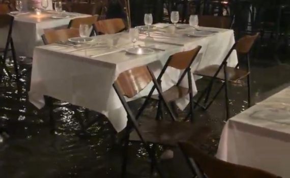 משוגע: מסעדות וברים בתל אביב הוצפו במים. צפו