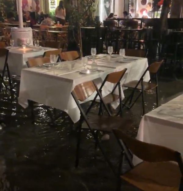 משוגע: מסעדות וברים בתל אביב הוצפו במים. צפו
