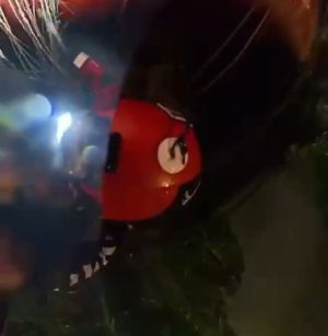 הצפות בעקבות מזג האוויר: צפו בתיעוד הדרמטי מחילוץ בנחל שורק