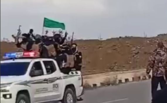 צפו: שיירת חמושים סורים מתקרבת ללוחמי צה"ל בסוריה