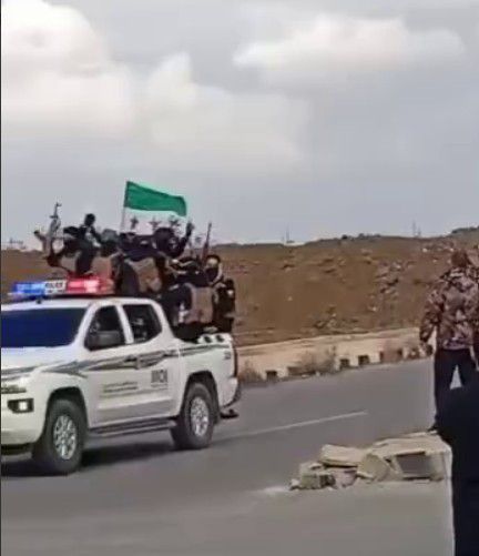 צפו: שיירת חמושים סורים מתקרבת ללוחמי צה"ל בסוריה