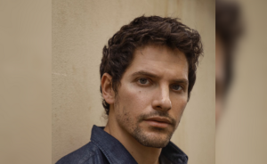 "כשהגלים מתחזקים" הופך לסדרה, ידין גלמן הדמות הראשית