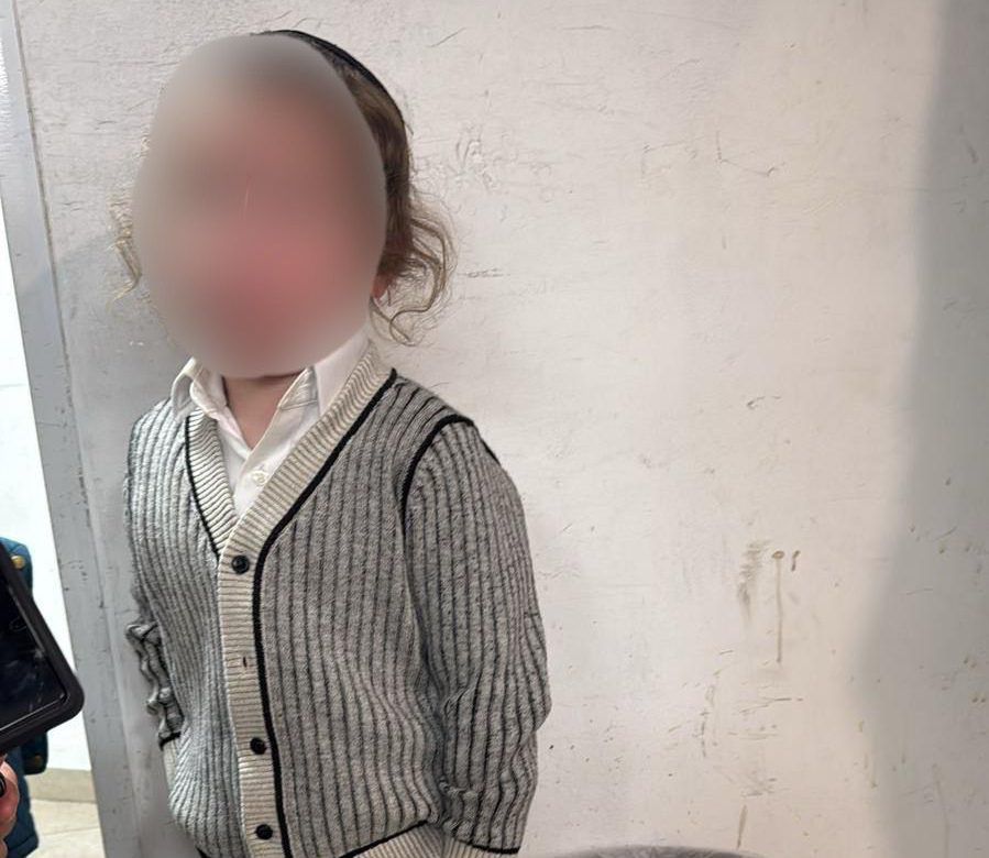 שעות אחרי שאותר לבד בקלנדיה: נמצאו הוריו של הפעוט החרדי