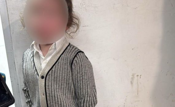 שעות אחרי שאותר לבד בקלנדיה: נמצאו הוריו של הפעוט החרדי