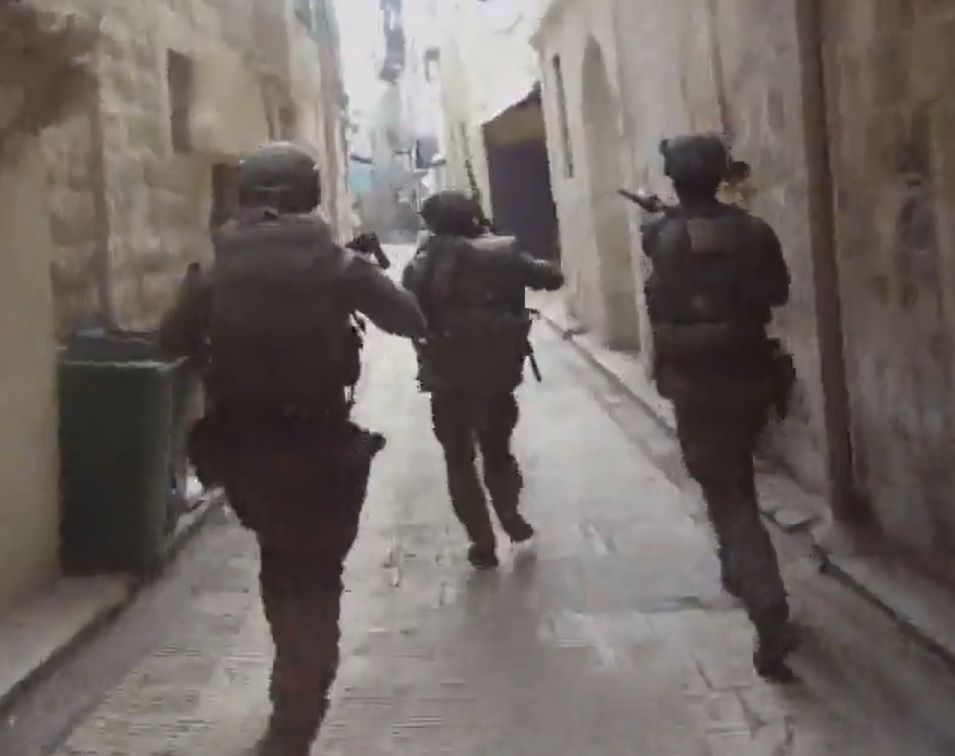 תיעוד: כוחות הביטחון עוצרים מחבל במסגרת פעילות מבצעית בשכם