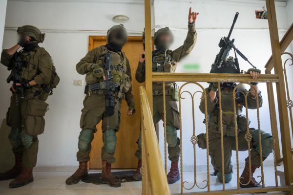 צה"ל פשט על משרדי ארגון טרור ברמאללה ובחברון. צפו