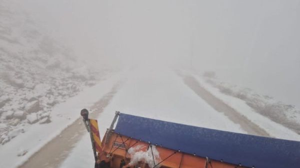 הסופה "ביירון" הגיעה לחרמון: שלג החל לרדת בפסגת ההר