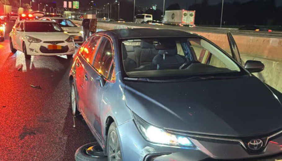 אסון בכביש 2: גבר עצר בצד בשל תקלה - ונהרג מפגיעת רכב חולף