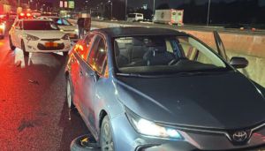 אסון בכביש 2: גבר עצר בצד בשל תקלה - ונהרג מפגיעת רכב חולף